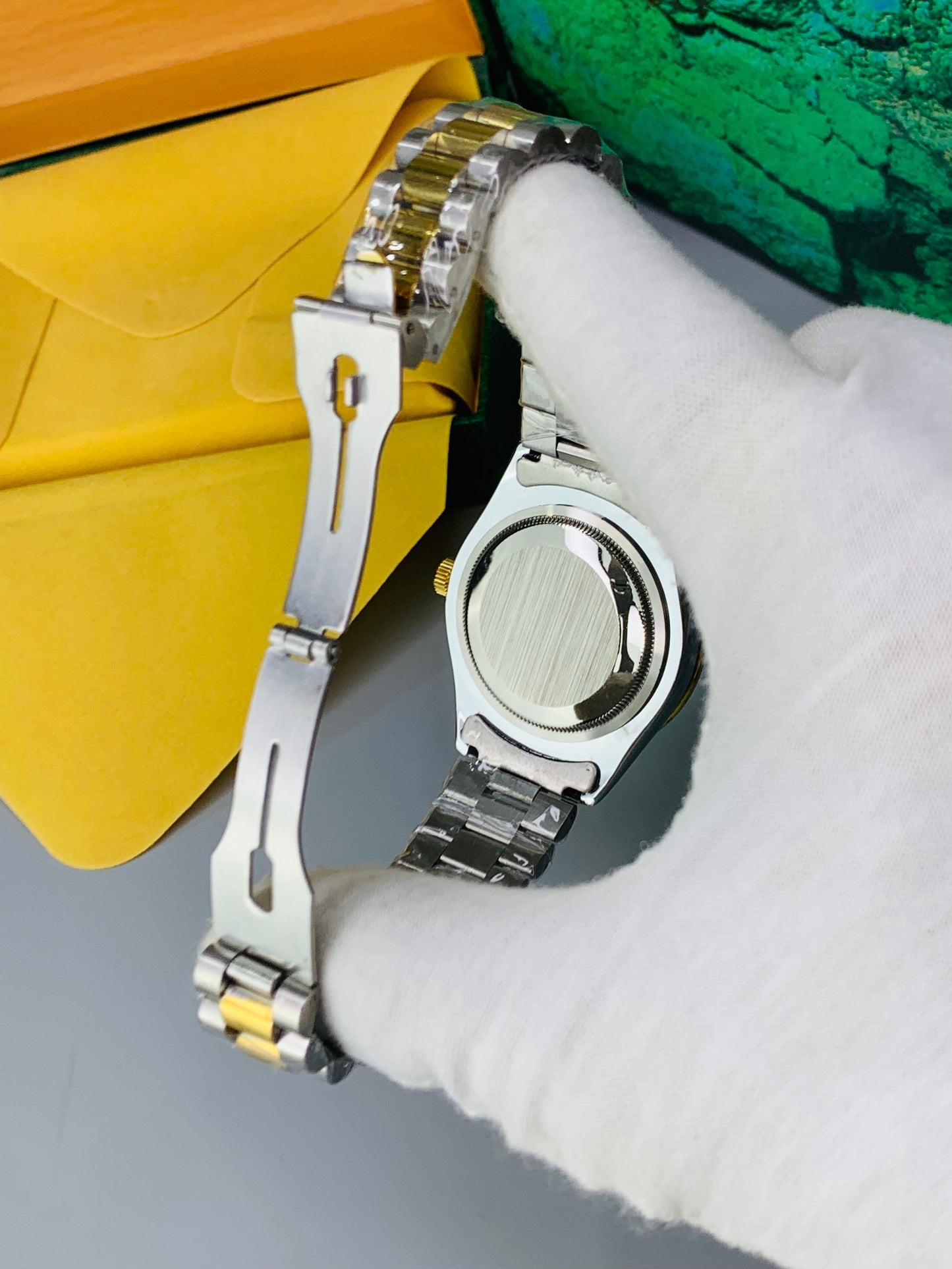 Tow Tone White Stone Model With Date Function