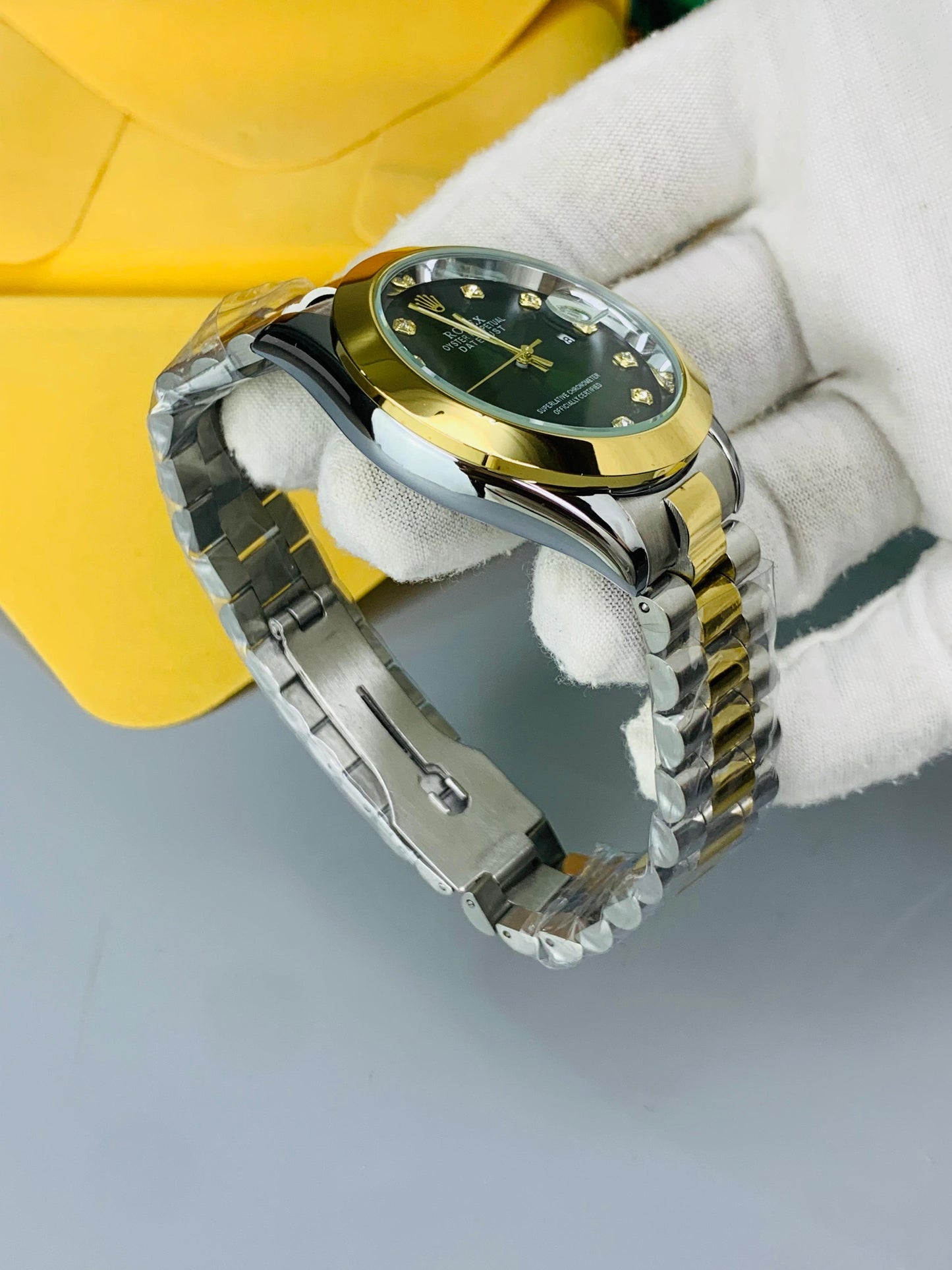 Tow Tone Green Stone Model With Date Function