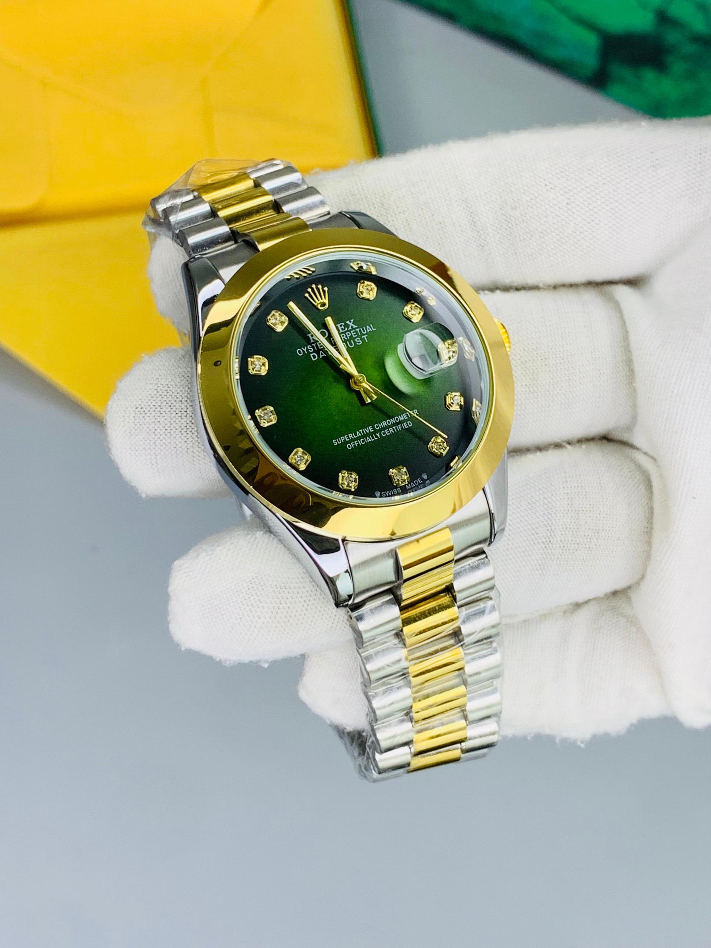 Tow Tone Green Stone Model With Date Function