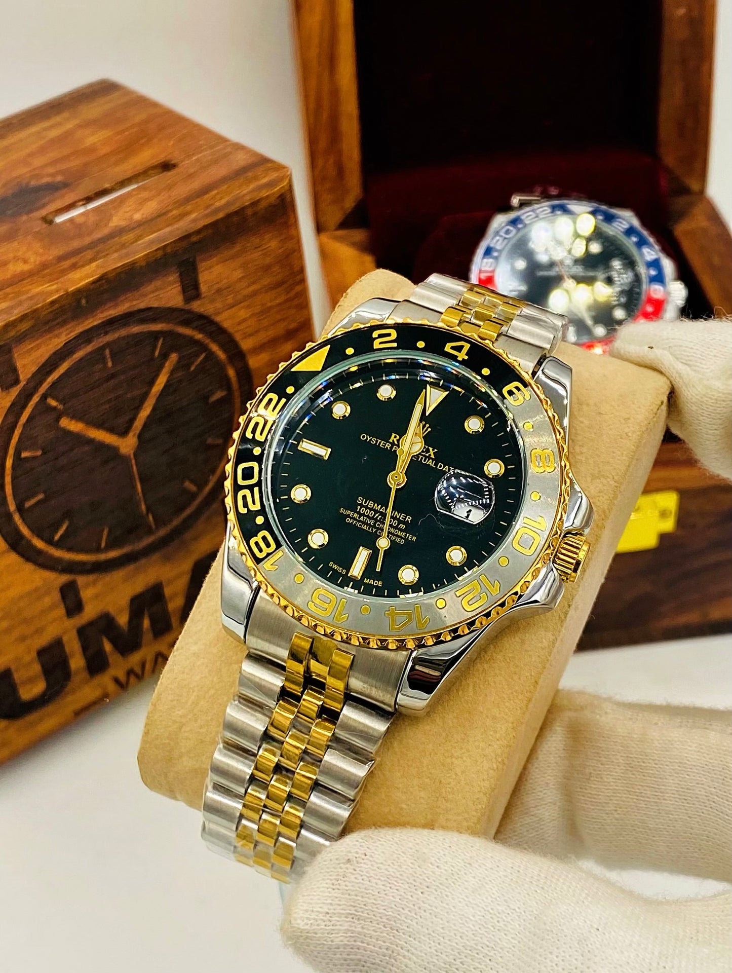 Premium Quartz Dive Style Watch with Rotating Bezel