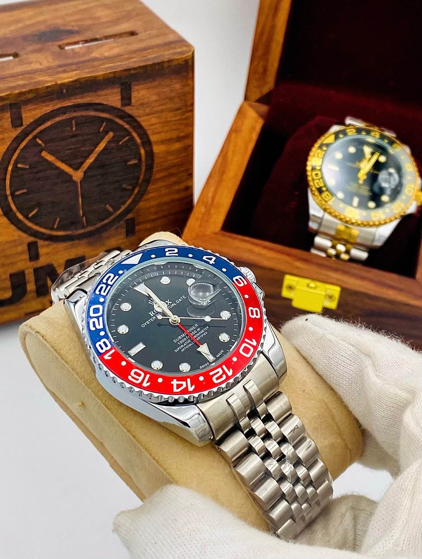 Premium Quartz Dive Style Watch with Rotating Bezel